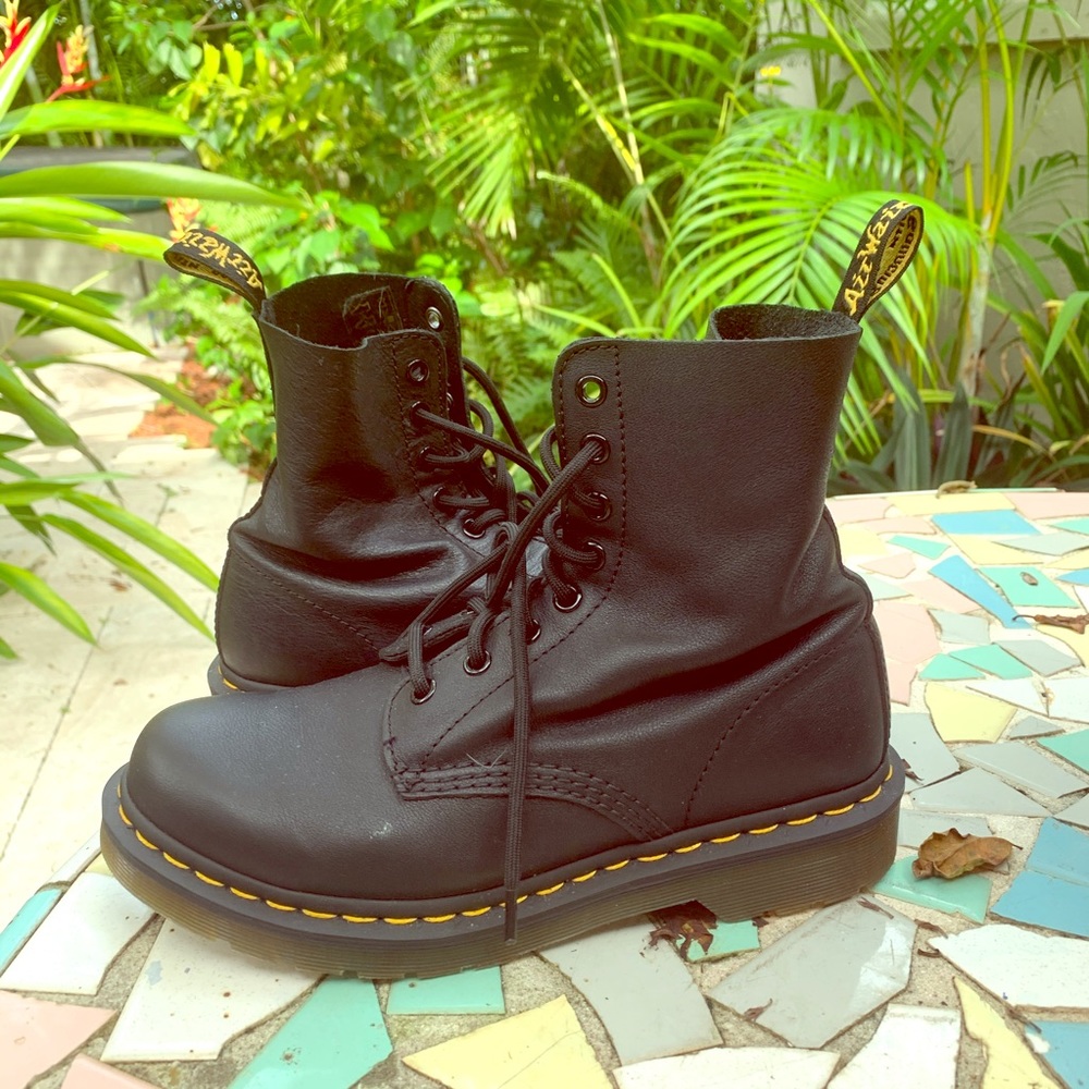💖💖Black doc martens combat boots sz 8 in W